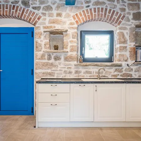 Nice Home In Drnis With Wifi Hébergement de vacances Drniš