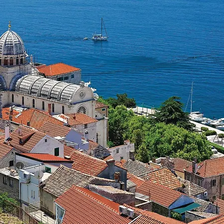 Hébergement de vacances Nice Home In Drnis With Wifi