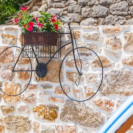 Hébergement de vacances Nice Home In Drnis With Wifi Drniš