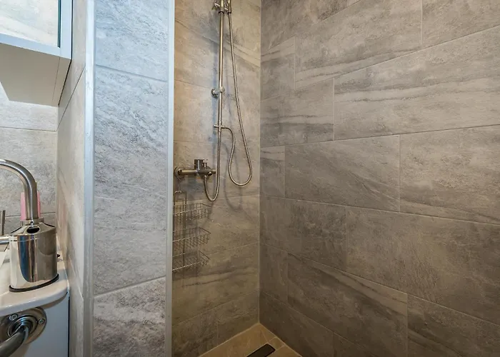 Nice Home In Drnis With Wifi Hébergement de vacances