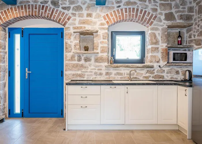 Nice Home In Drnis With Wifi Hébergement de vacances Drniš