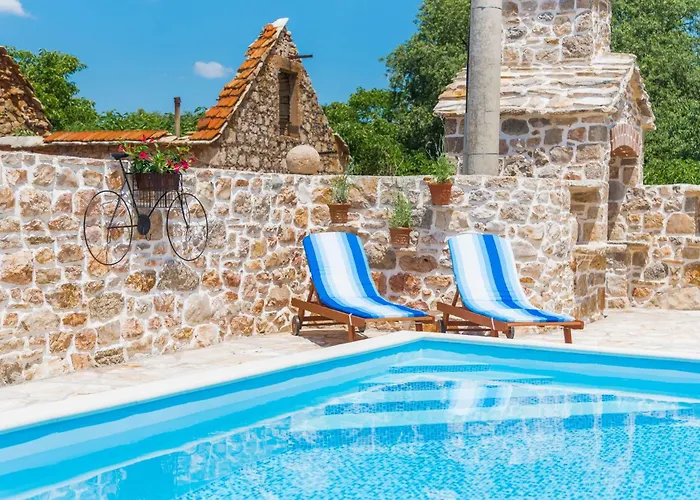 Nice Home In Drnis With Wifi Drniš