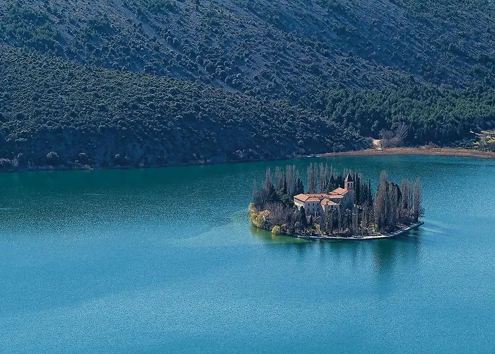 Nice Home In Drnis With Wifi Hébergement de vacances