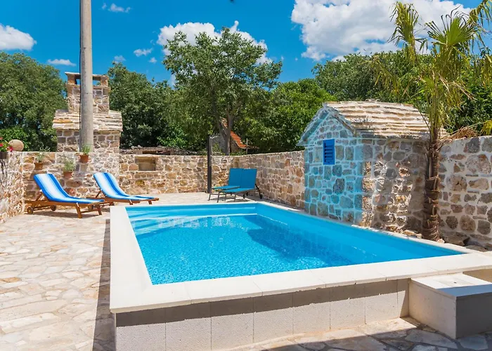 Nice Home In Drnis With Wifi * Drniš