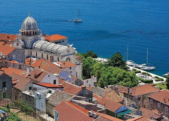 Hébergement de vacances Nice Home In Drnis With Wifi