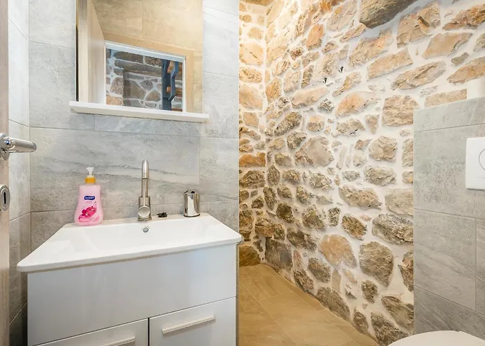 Nice Home In Drnis With Wifi Hébergement de vacances