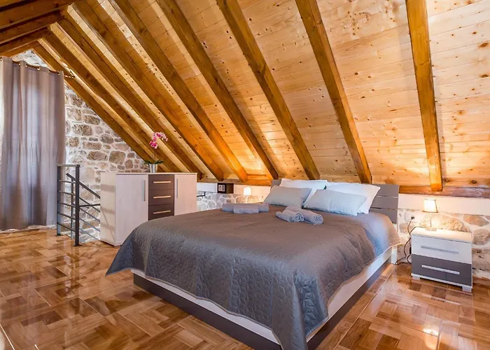 Nice Home In Drnis With Wifi Hébergement de vacances Drniš